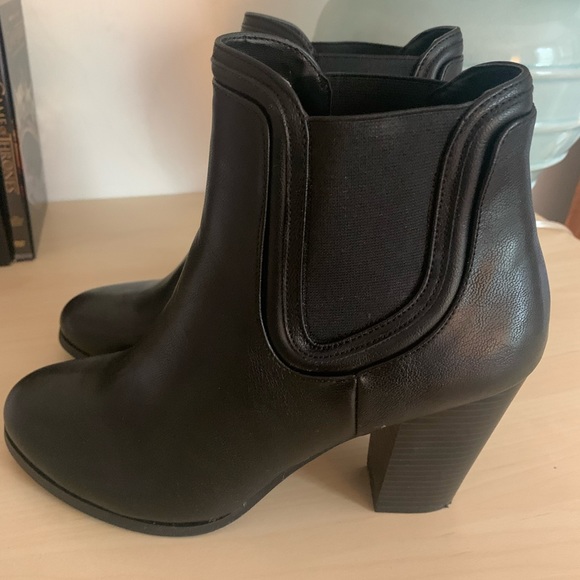 Fall boots - Picture 3 of 3